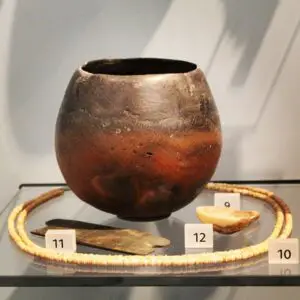 Elementos de enxoval funerário badariense (4500–3850 a.C.) | Wikipedia