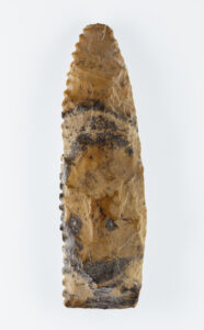 Biface (4500-4000 a.C.) encontrado em Merimde Beni Salama | Metropolitan Museum of Art